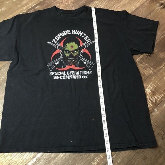 Men's Graphic Print Zombie Hunter T-shirt - Picture 5 of 6
